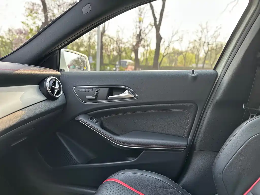 Mercedes-Benz GLA AMG 2015 — фото 28