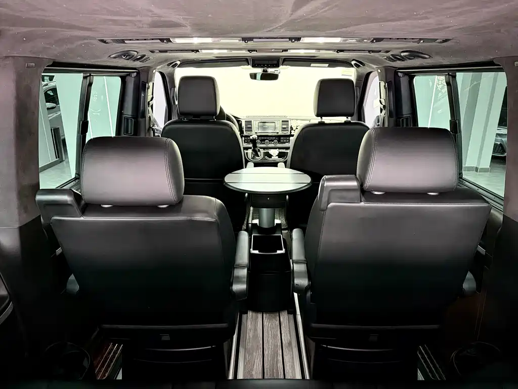 Volkswagen Multivan 2017 — фото 19
