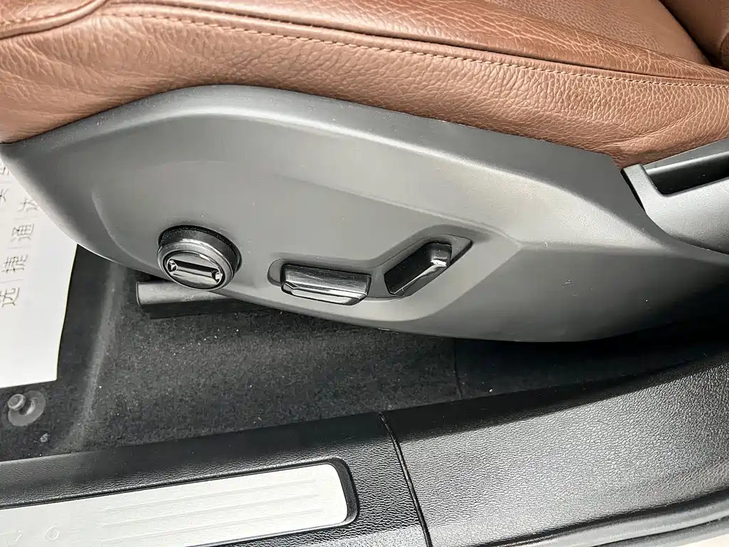 Volvo XC60 2023 — фото 19