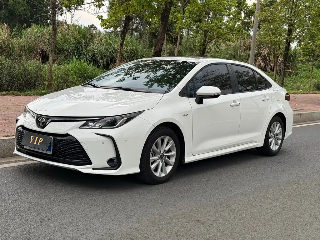 Toyota Corolla 2025 — фото 1