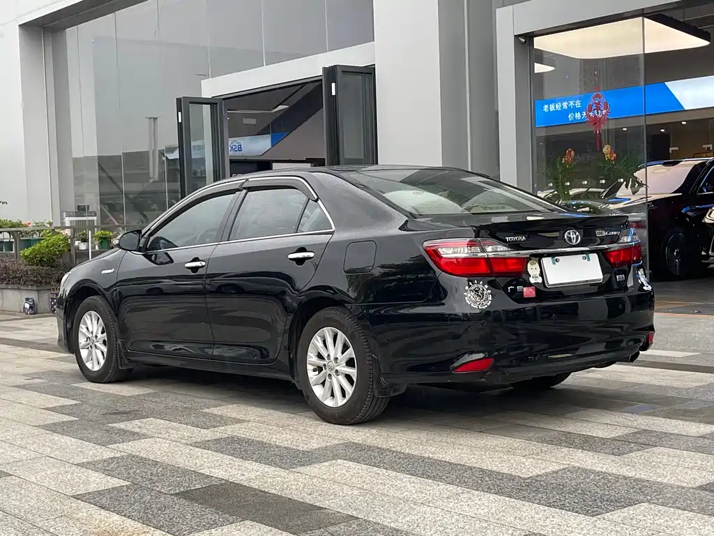 Toyota Camry 2016 — фото 19