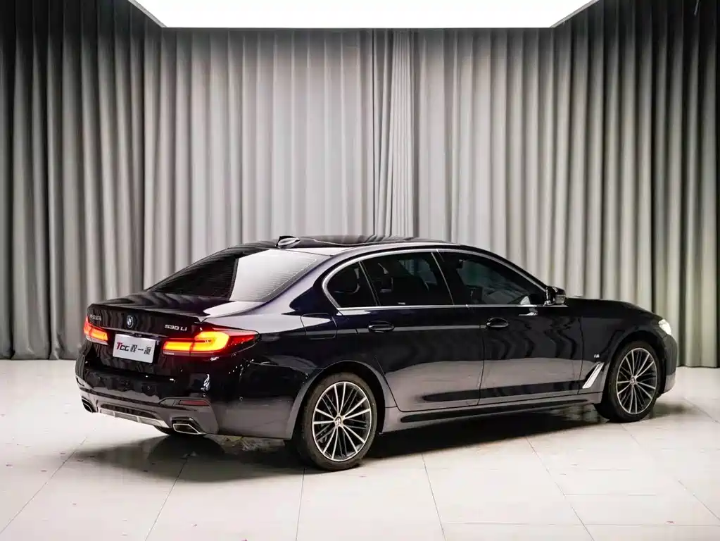 BMW 5 Series 2023 — фото 10