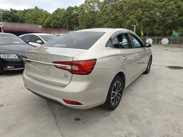Roewe i5 2020