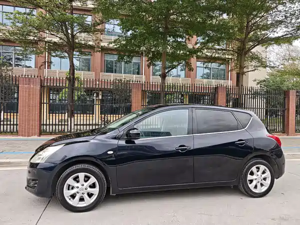 Nissan Tiida 2011