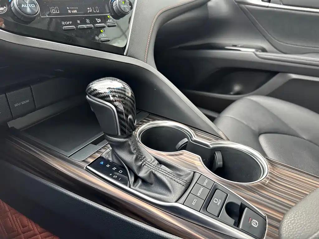 Toyota Camry 2020 — фото 24