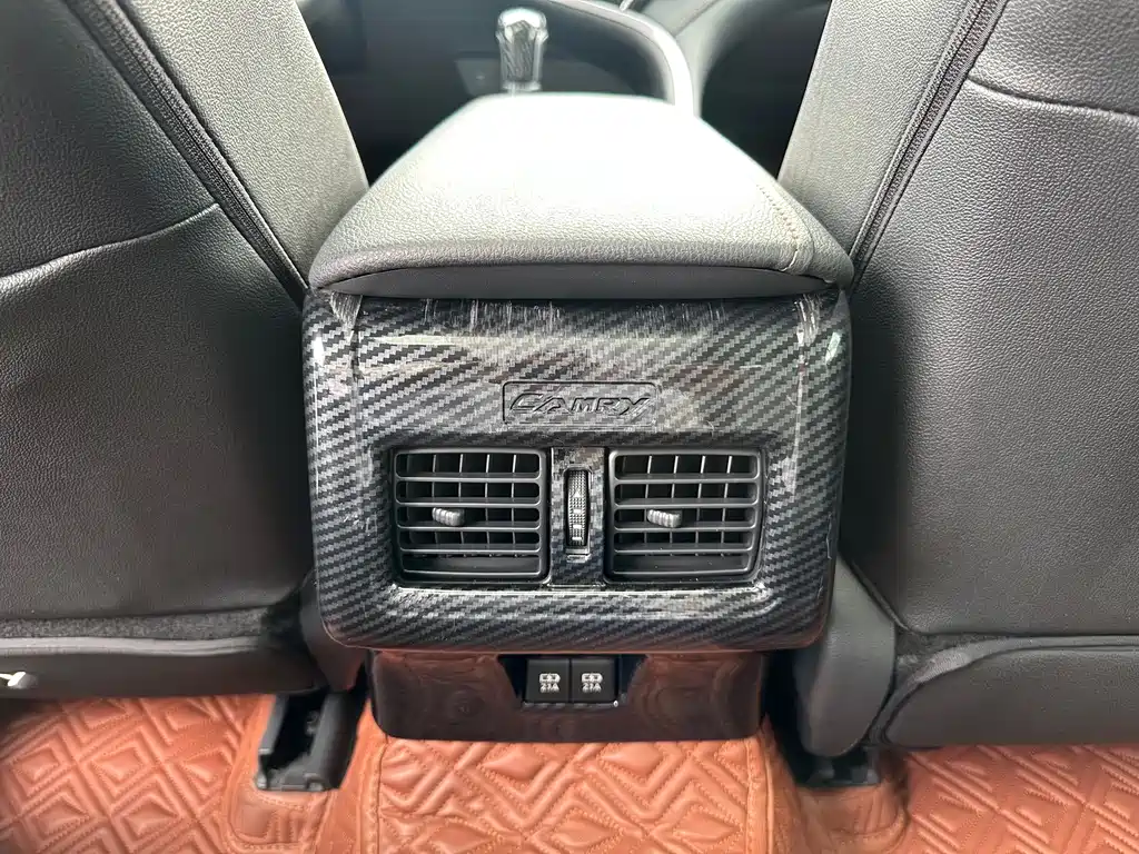 Toyota Camry 2020 — фото 15