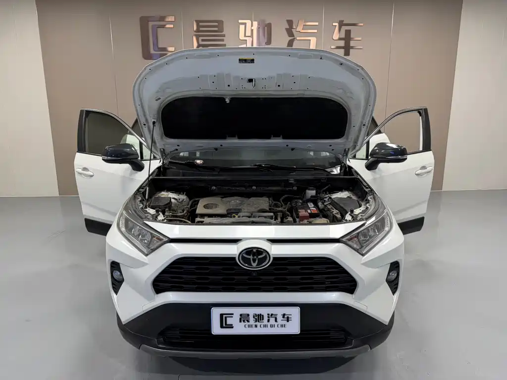 Toyota RAV4 2021 — фото 12