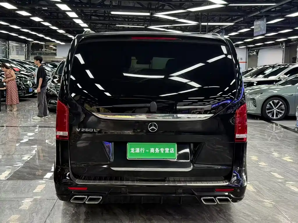 Mercedes-Benz V-Class 2020 — фото 11