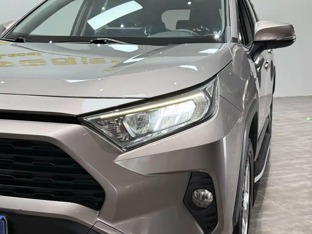 Toyota RAV4 2021 — фото 22