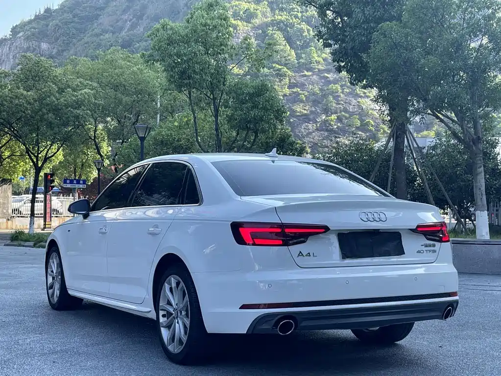 Audi A4L 2019 — фото 6