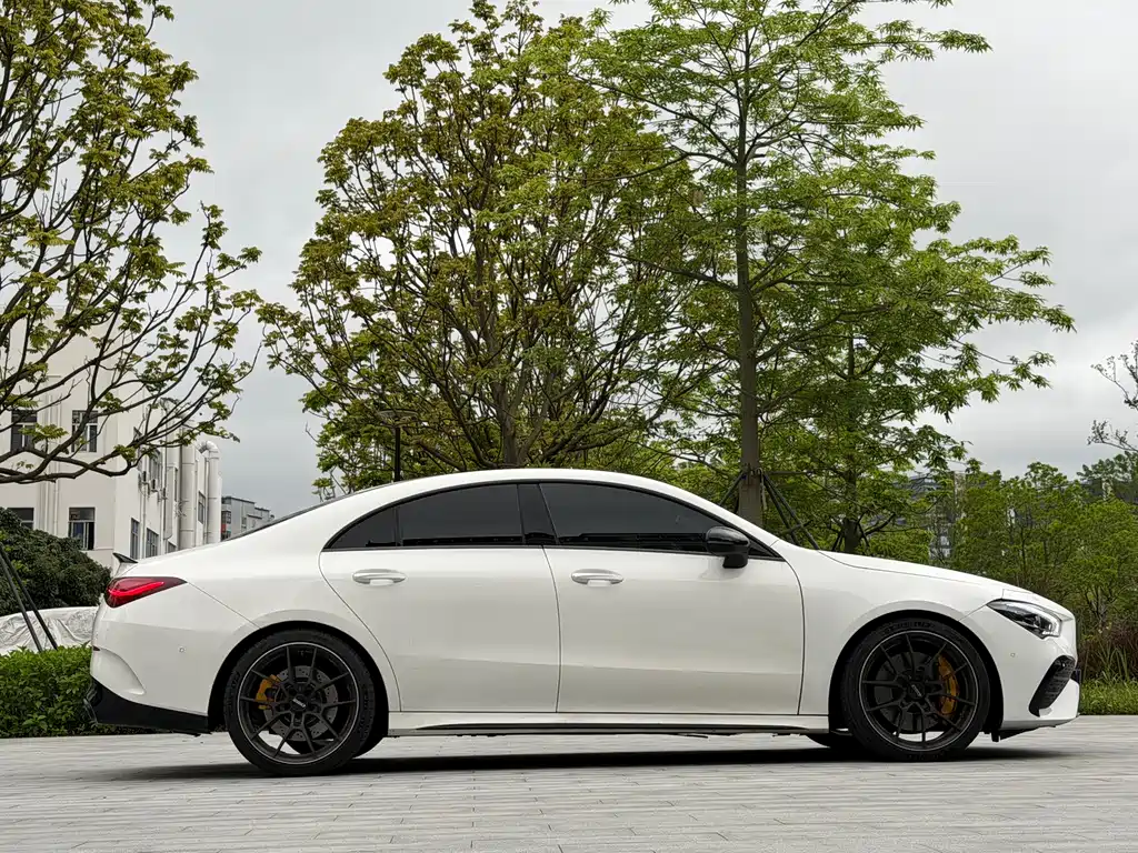 Mercedes-Benz CLA AMG 2024 — фото 12
