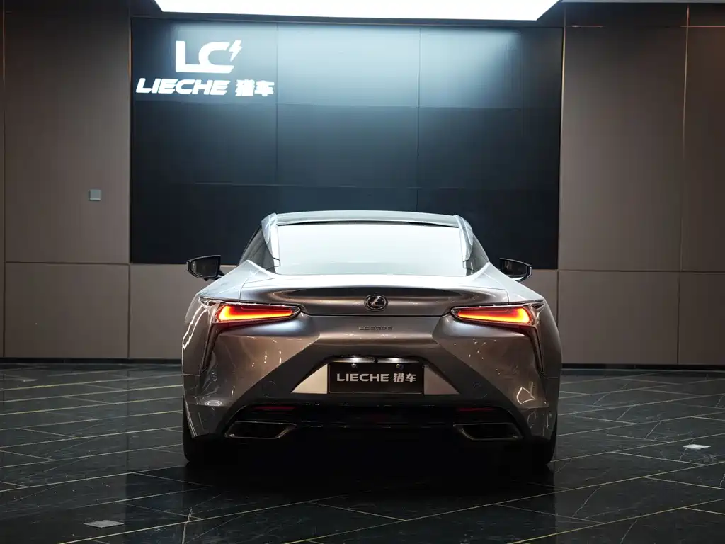 Lexus LC 2018 — фото 13