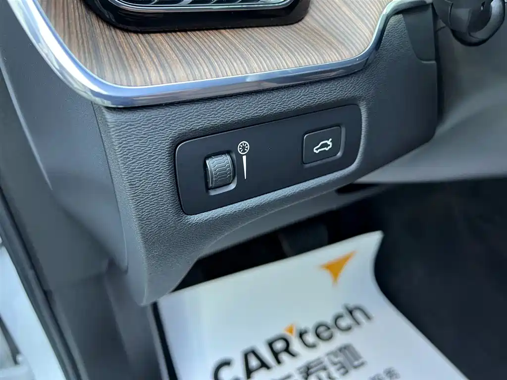 Volvo XC60 2022 — фото 18