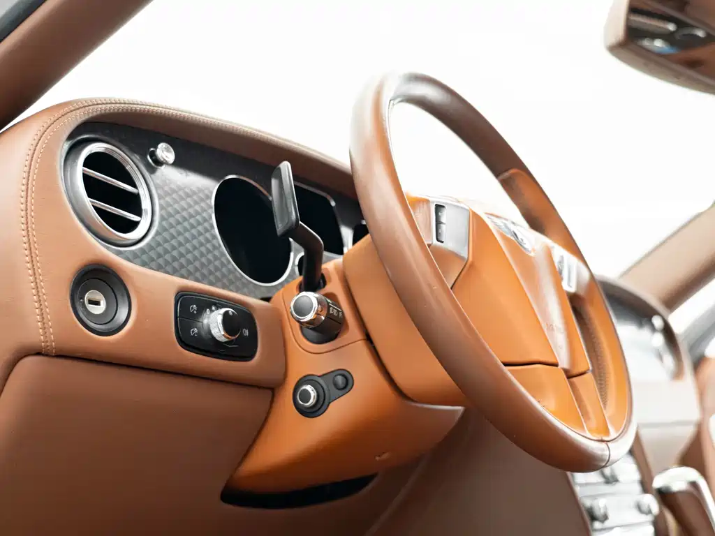 Bentley Flying Spur 2011 — фото 16