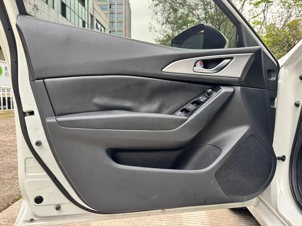 Mazda 3 Axela 2018 — фото 7