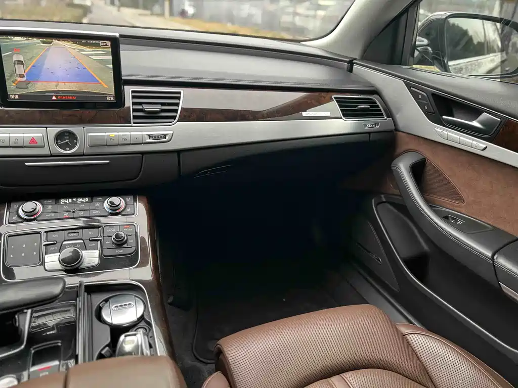 Audi A8 2015 — фото 7