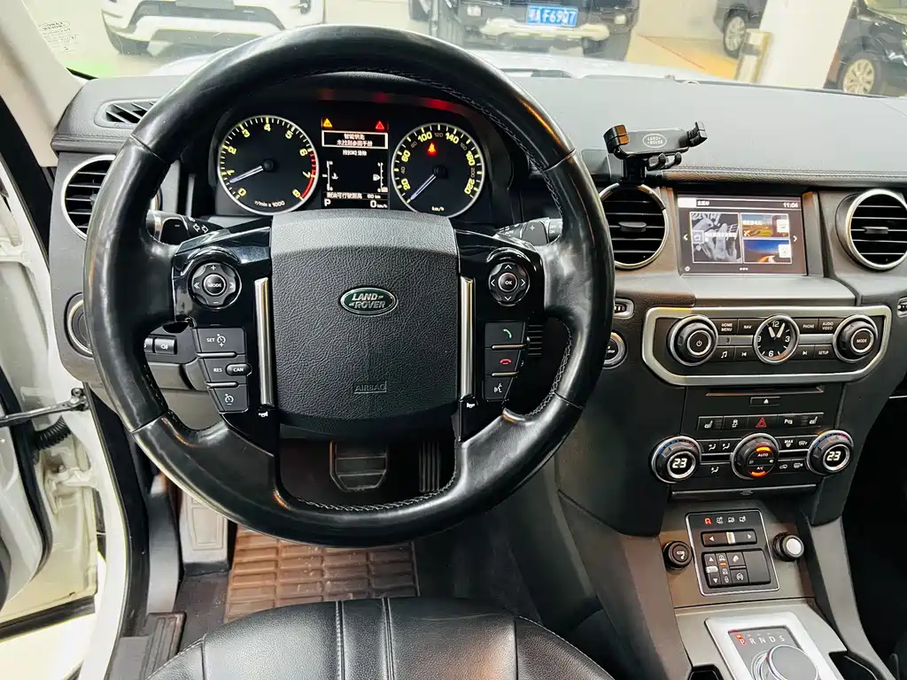 Land Rover Discovery 2016 — фото 10