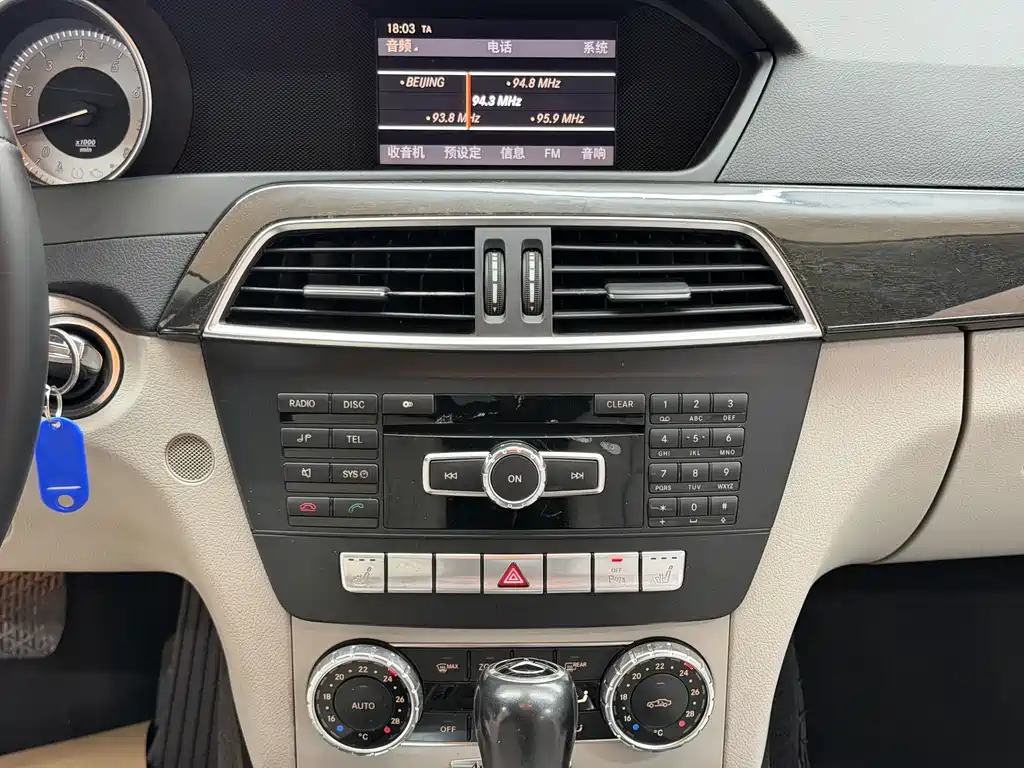 Mercedes-Benz C-Class 2011 — фото 19