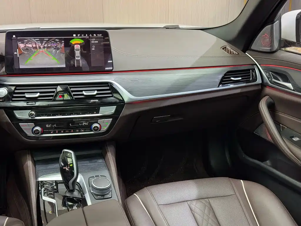 BMW 5 Series 2020 — фото 16
