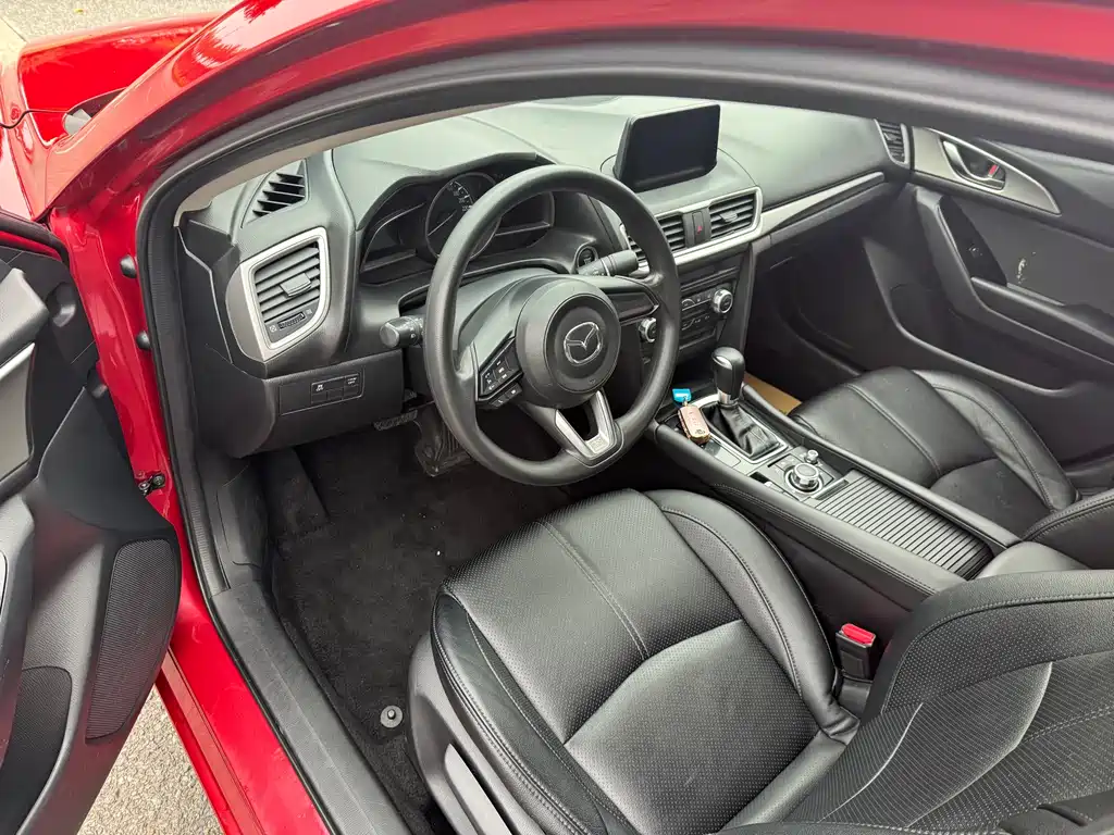 Mazda 3 Axela 2019 — фото 4