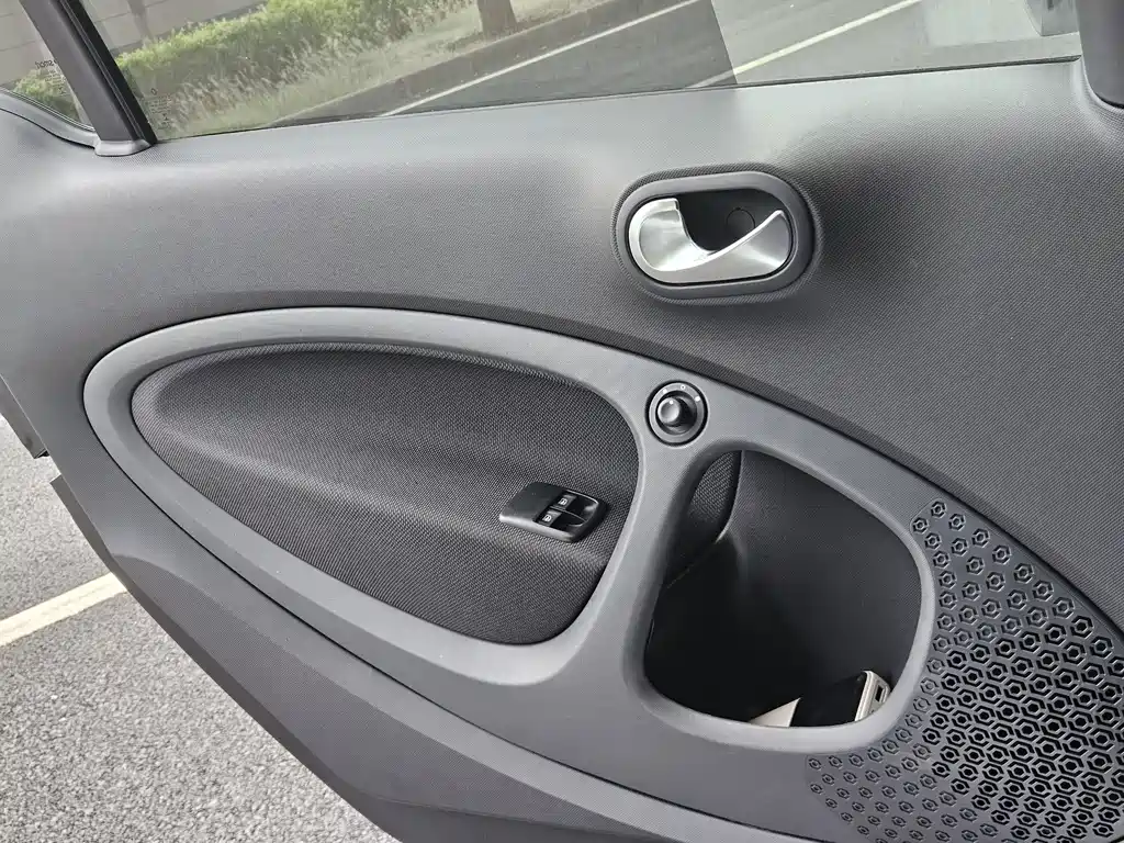 smart Fortwo 2018 — фото 14