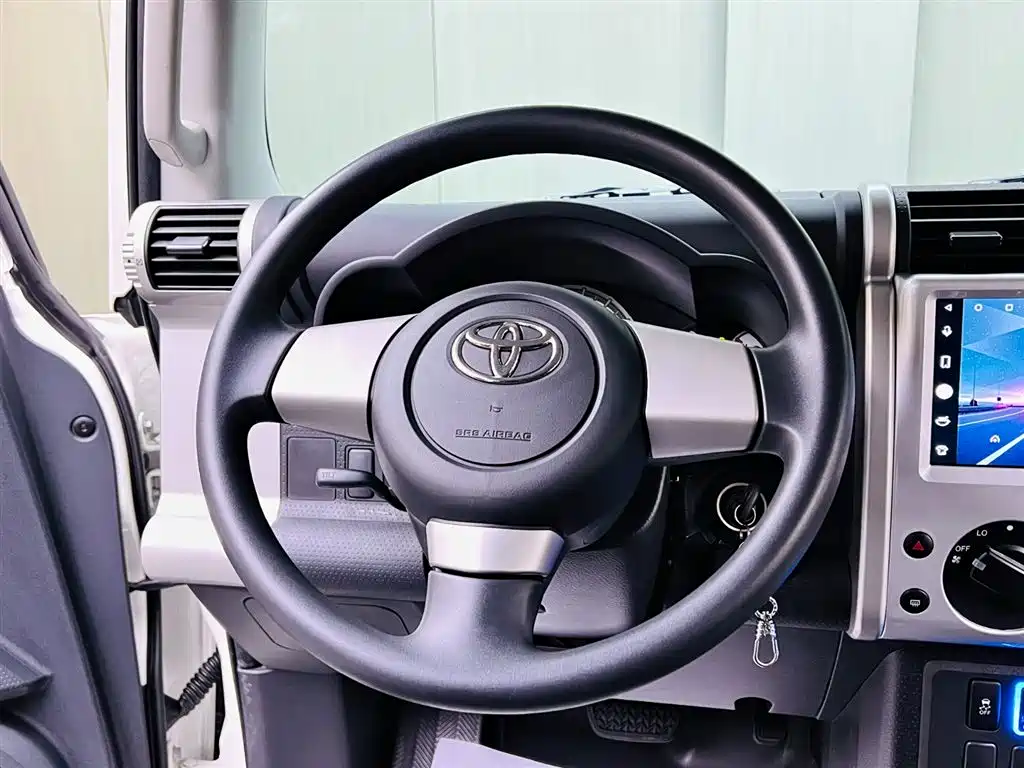 Toyota FJ Cruiser 2024 — фото 10