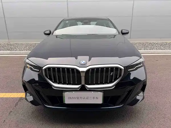 BMW i5 2025