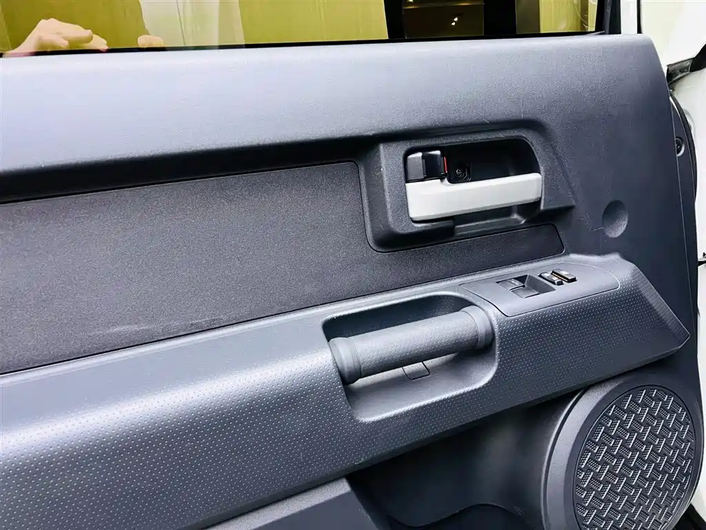 Toyota FJ Cruiser 2024 — фото 11