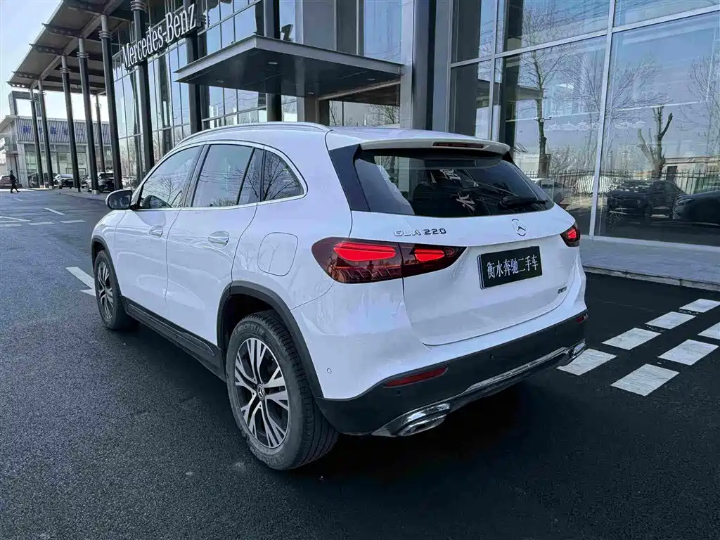 Mercedes-Benz GLA 2024 — фото 17