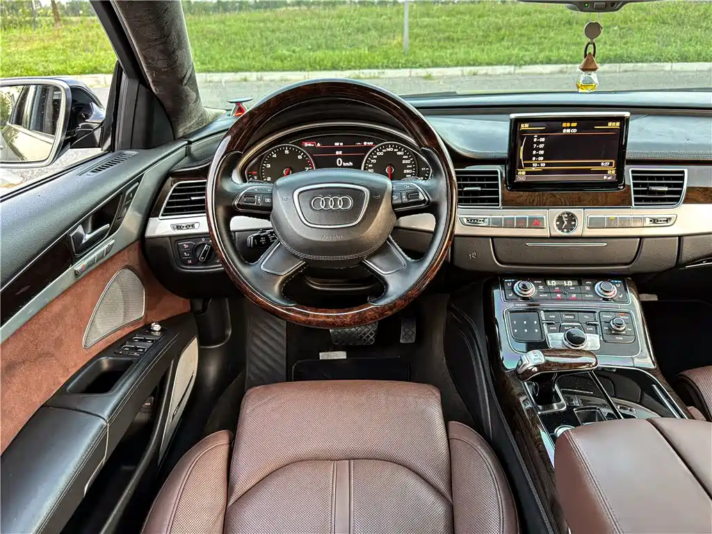 Audi A8 2013 — фото 24
