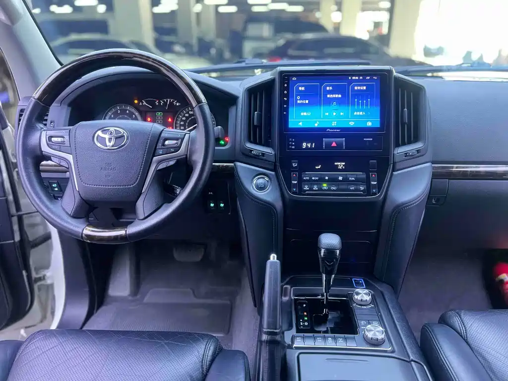 Toyota Land Cruiser 2017 — фото 14