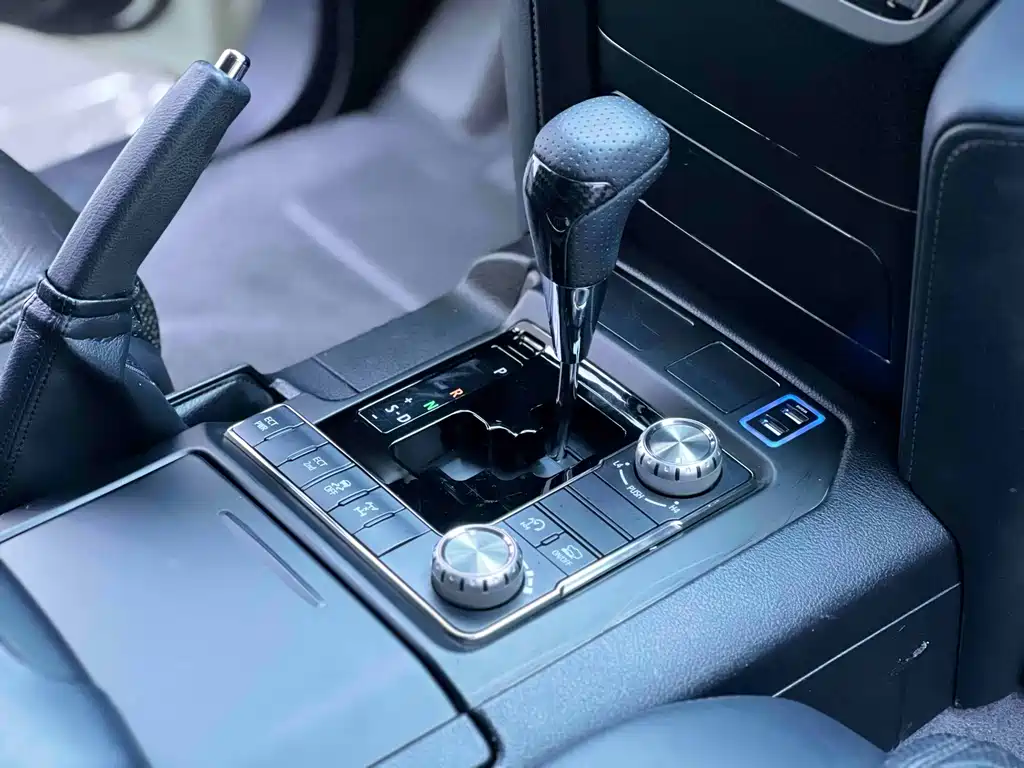 Toyota Land Cruiser 2017 — фото 9