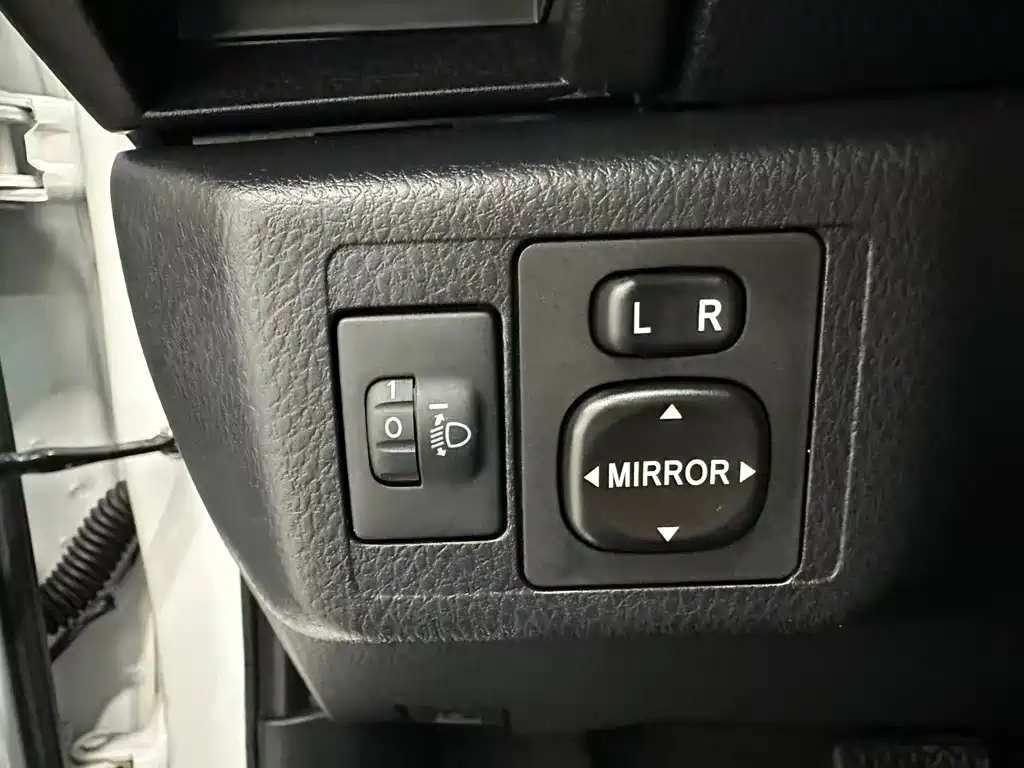 Toyota Yaris L 2022 — фото 12