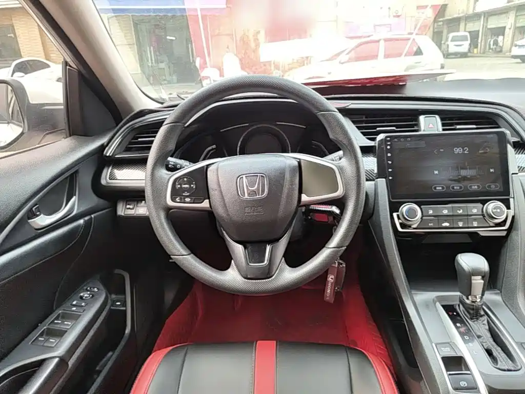 Honda Civic 2018 — фото 11