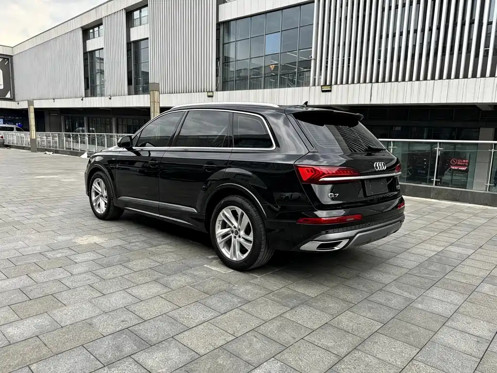 Audi Q7 2024 — фото 12