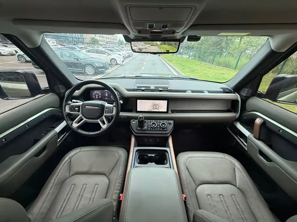 Land Rover Defender 2021 — фото 10