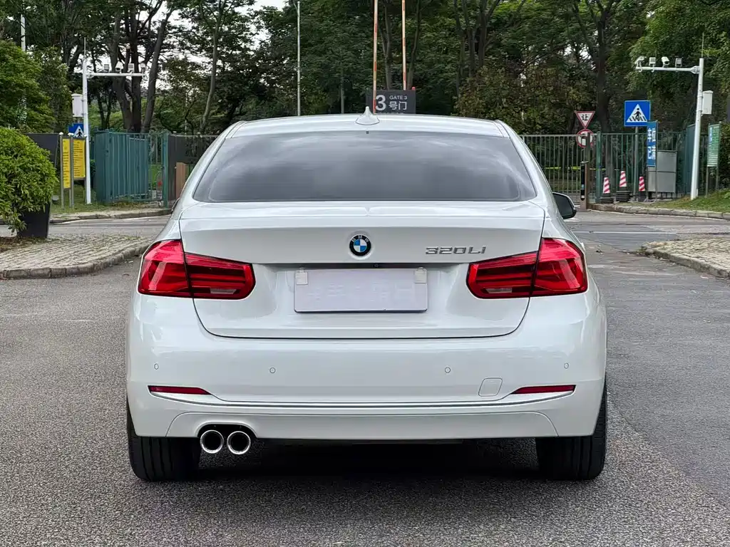 BMW 3 Series 2019 — фото 12