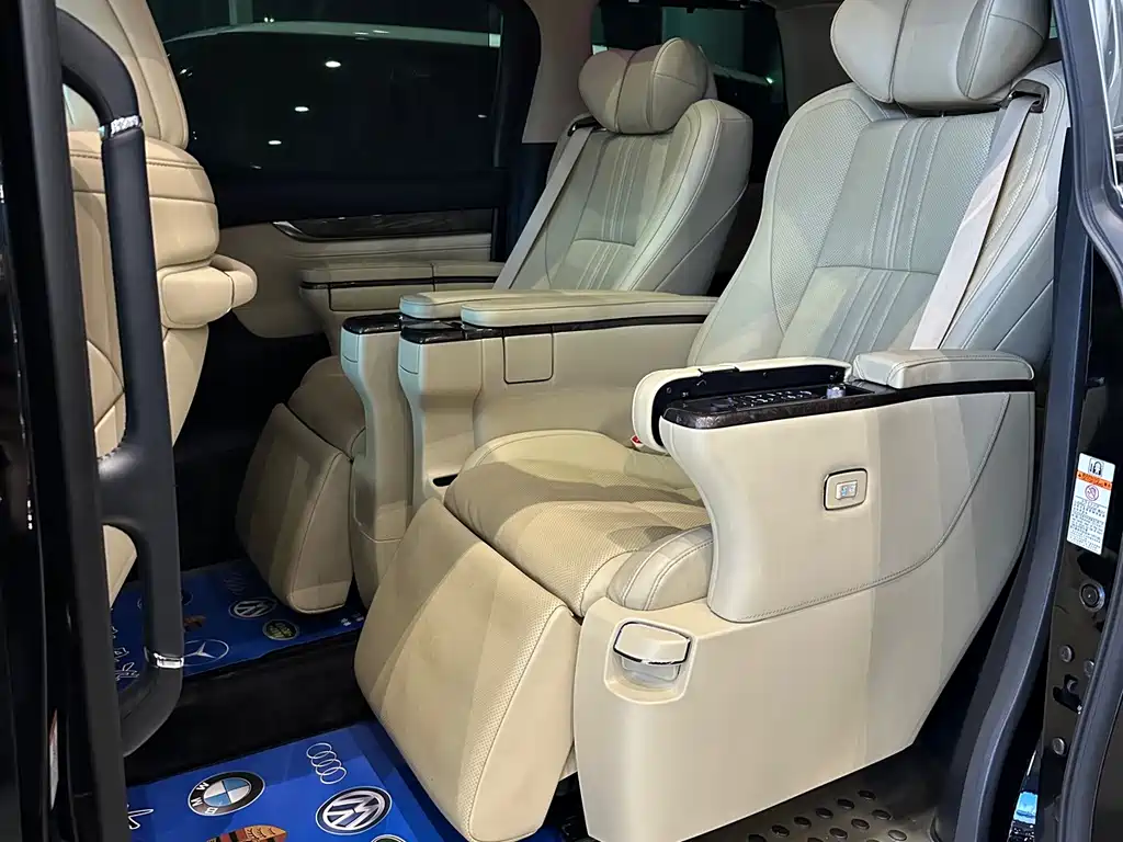 Toyota Vellfire 2022 — фото 8