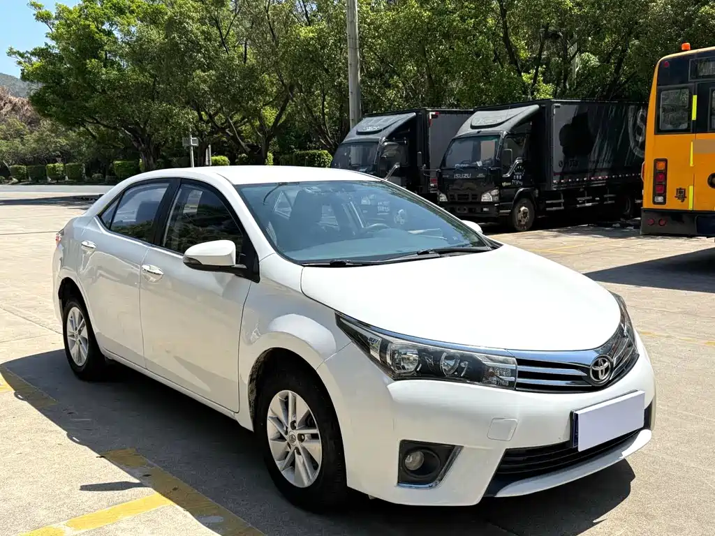Toyota Corolla 2015 — фото 3
