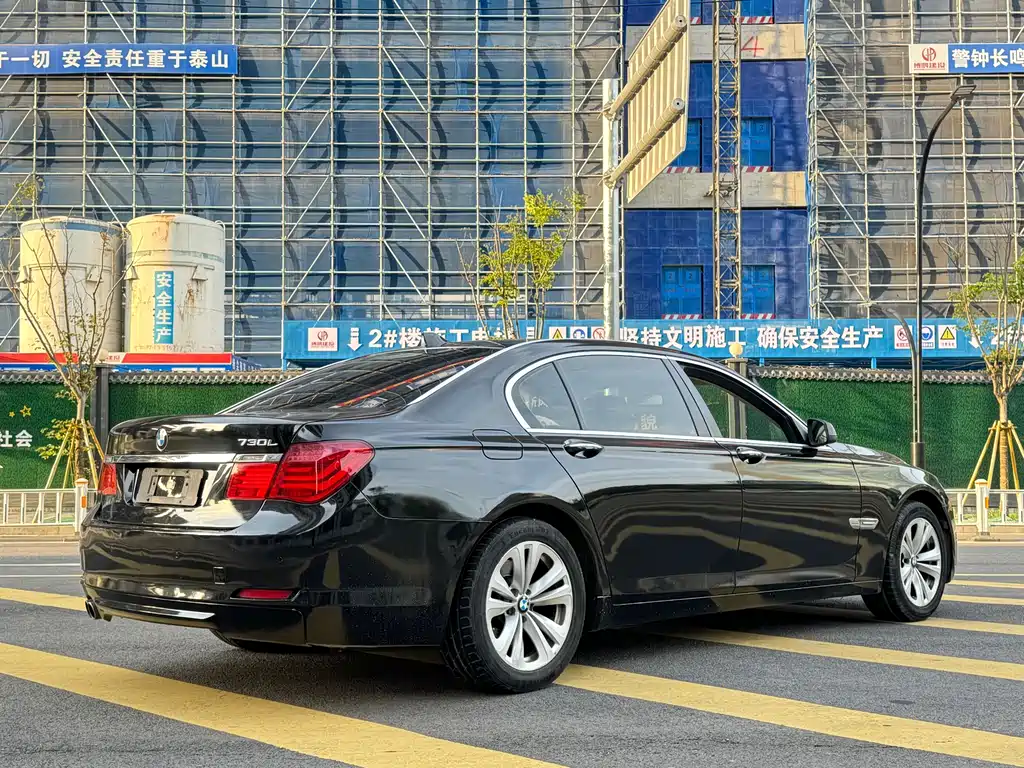 BMW 7 Series 2011 — фото 7