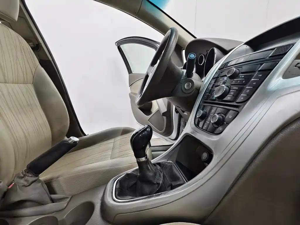 Buick Excelle 2014 — фото 15