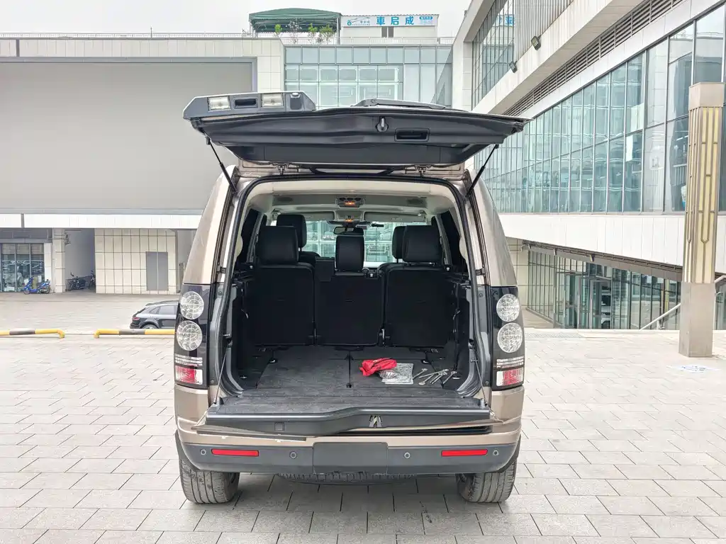 Land Rover Discovery 2015 — фото 19
