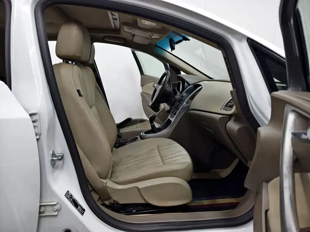Buick Excelle 2014 — фото 14