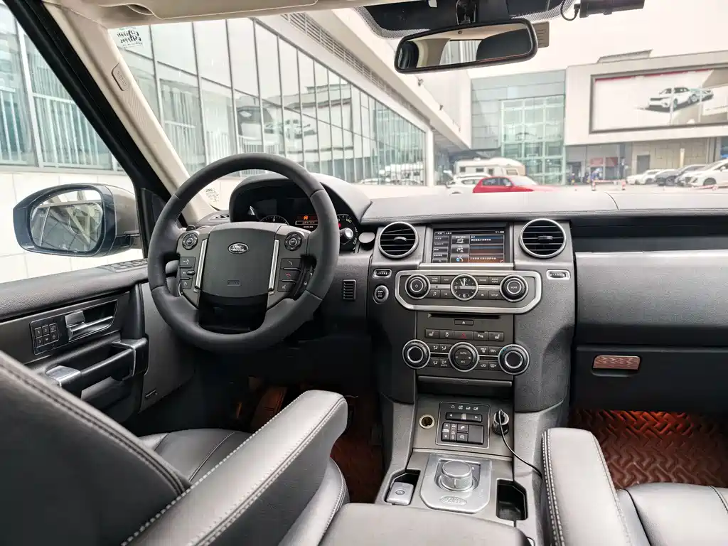 Land Rover Discovery 2015 — фото 15