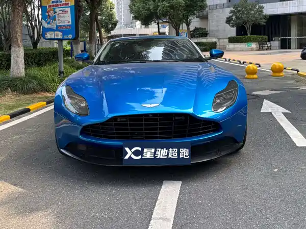 Aston Martin DB11 2020