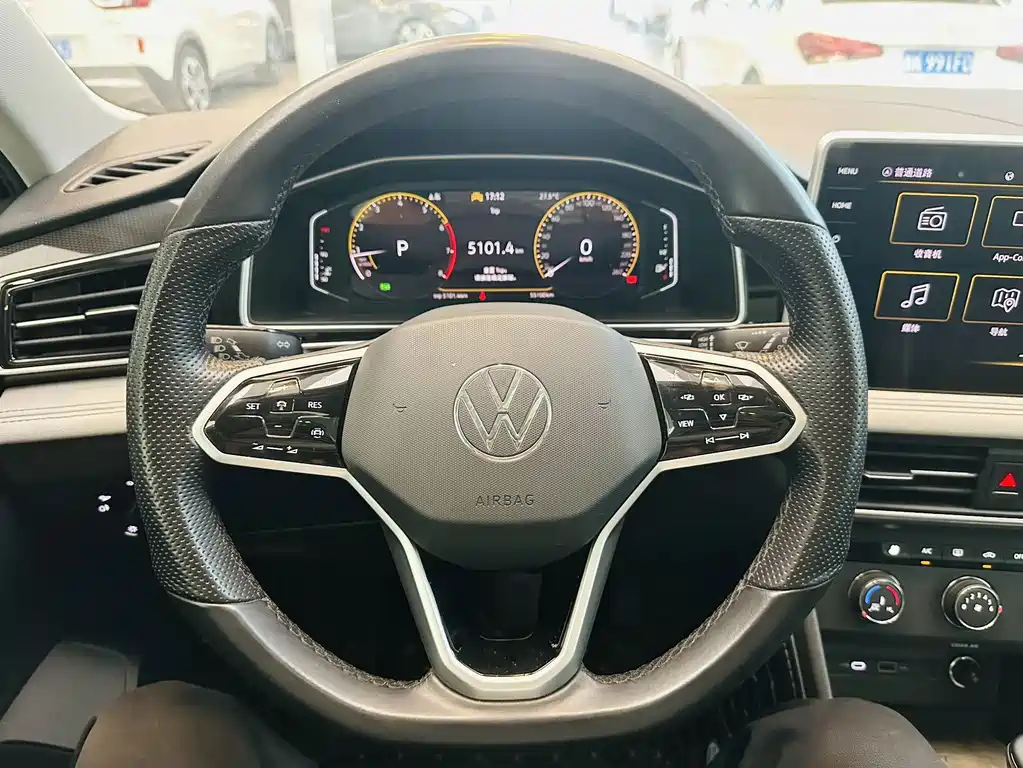 Volkswagen Tiguan L 2022 — фото 10