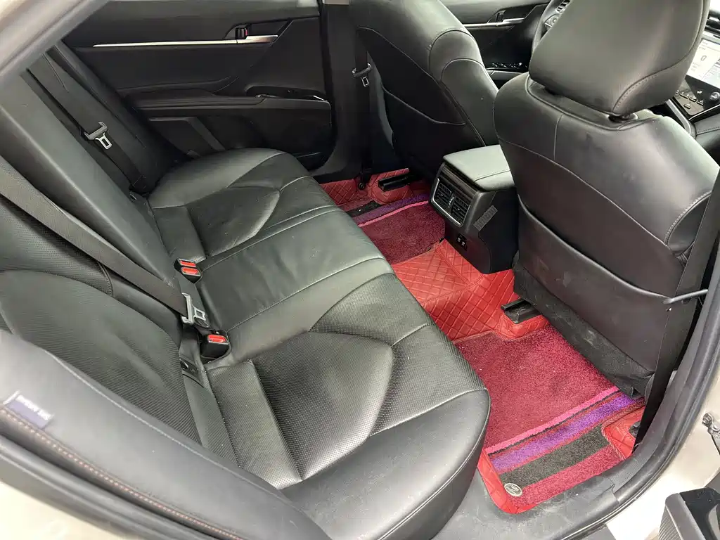 Toyota Camry 2018 — фото 20