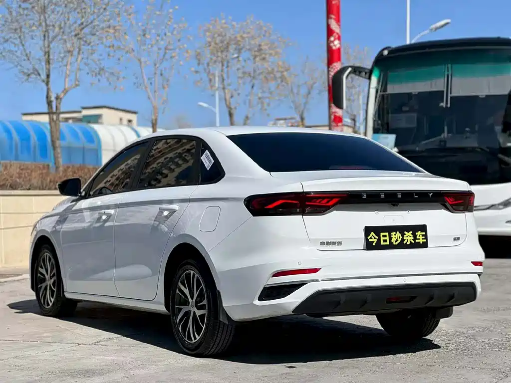 Geely Emgrand 2023