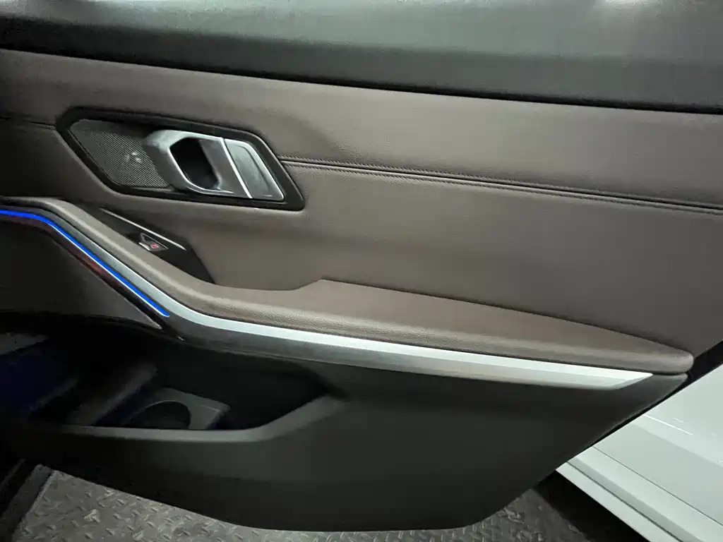 BMW 3 Series 2021 — фото 13