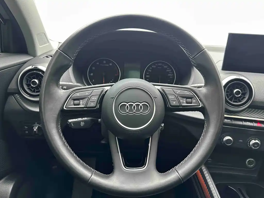 Audi Q2L 2022 — фото 16